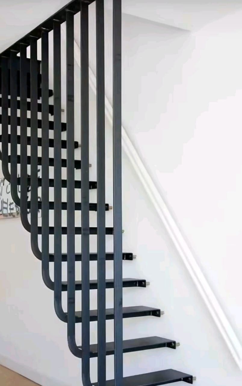 درج حديد بتصميم عصري